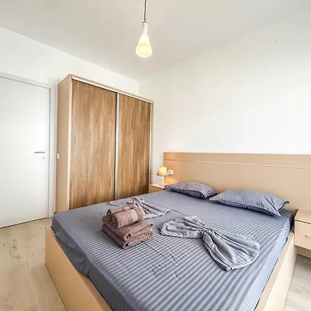Apartment 1 Bedroom 818